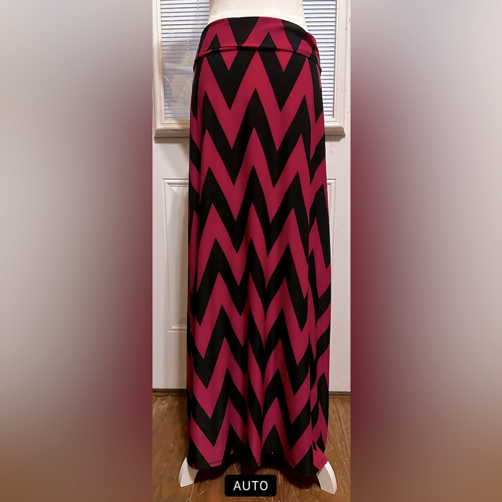 #1168 U Kiss—-Large‎ Long Skirt 40” length
